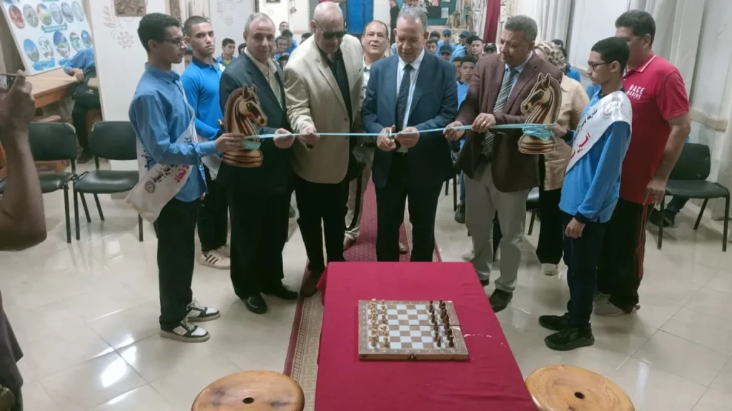 مدير تعليم أسيوط يشهد طابور الصباح بمدرسة ناصر الثانوية العسكرية ويفتتح بطولة كرة القدم والشطرنج