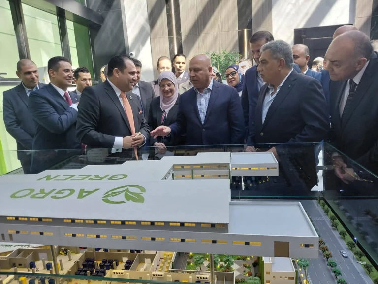 وزير الصناعة والنقل يفتتح مصنعا لتصدير الحاصلات الزراعية و 3 خطوط انتاج دوائية بمصنع لمستحضرات التجميل بالمنطقة الصناعية بجمصة