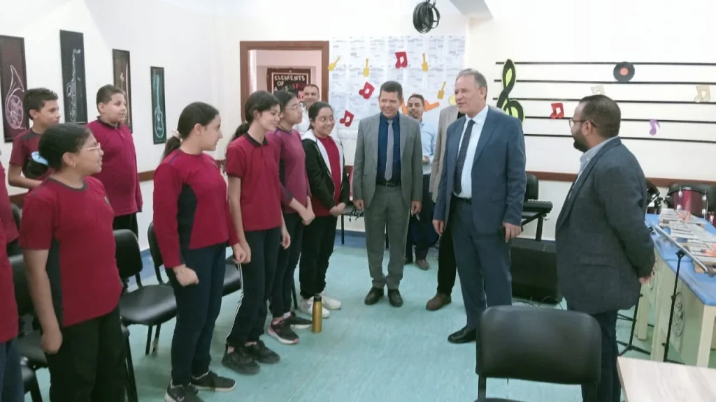 مدير تعليم أسيوط يتفقد مدرسة النيل الدولية والمصرية اليابانية فرع أسيوط الجديدة ويشيد بمعدلات الاداء