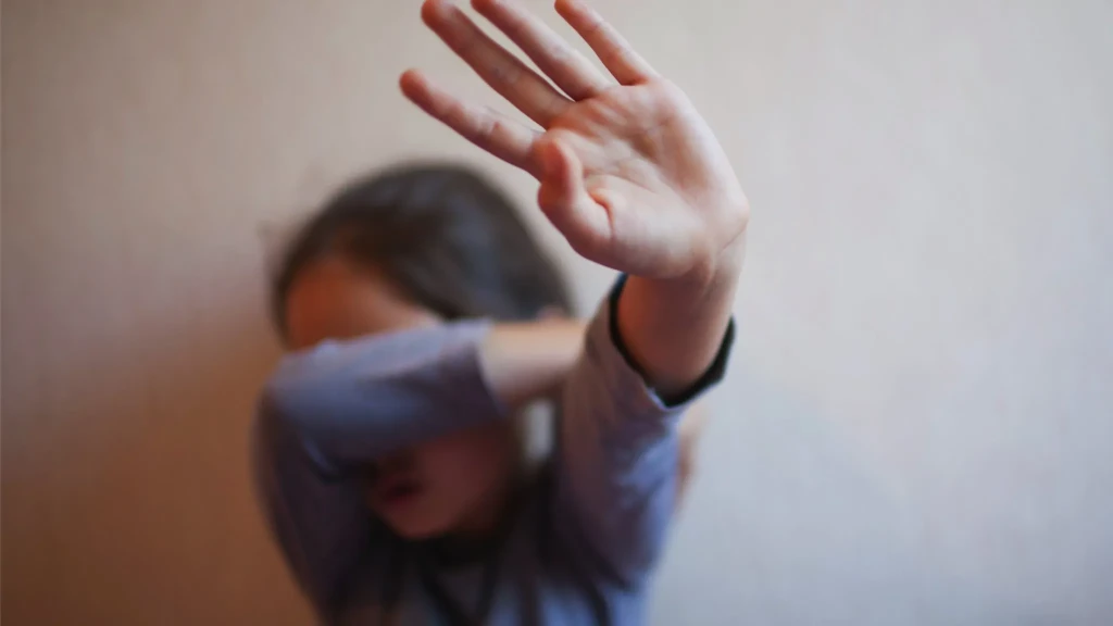 عمرها 9 سنوات.. القصة الكاملة لاعتداء عجوز على صغيرة بالمحلة والنيابة تأمر بحبسه لأخذ أقوال الضحية