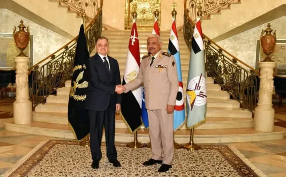 بالصور .. وزير الداخلية يقدم التهنئة للقائد العام للقوات المسلحة ووزير الدفاع والإنتاج الحربي بمناسبة ذكرى إحتفالات أكتوبر المجيدة