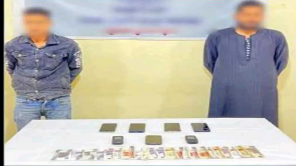 سقوط شخصين فى قبضة أجهزة الأمن لقيامهما بالنصب على المواطنين وأنتحالهم صفة موظفين خدمة عملاء بأحد البنوك بالمنيا