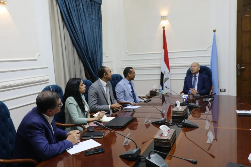 بالصور ..محافظ القاهرة يلتقى بمدير مكتب الأمم المتحدة للمستوطنات البشرية بمصر