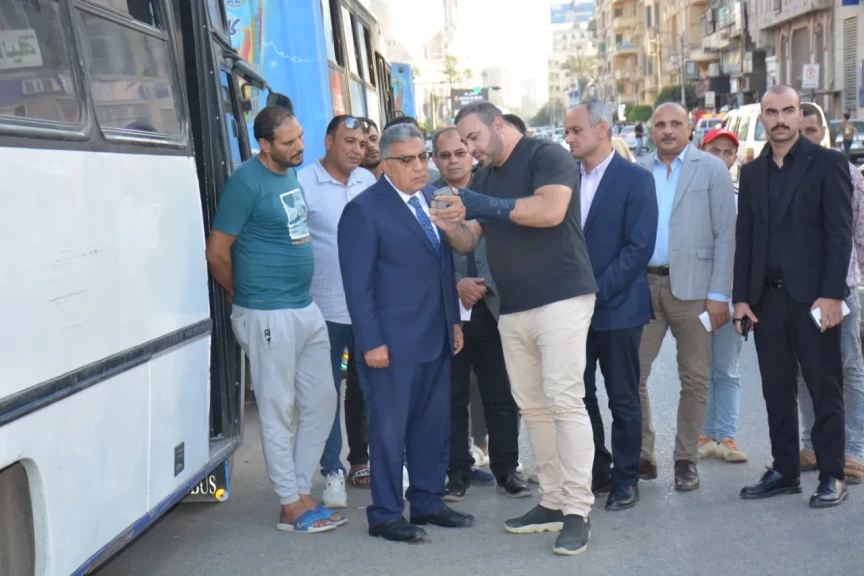 محافظ الدقهلية يتفقد 6 باصات جديدة قبل دخولها الخدمة ويؤكد : استحداث خط سرفيس جديد نزولا على رغبة أهالي المنصورة وخاصة منطقة الجلاء