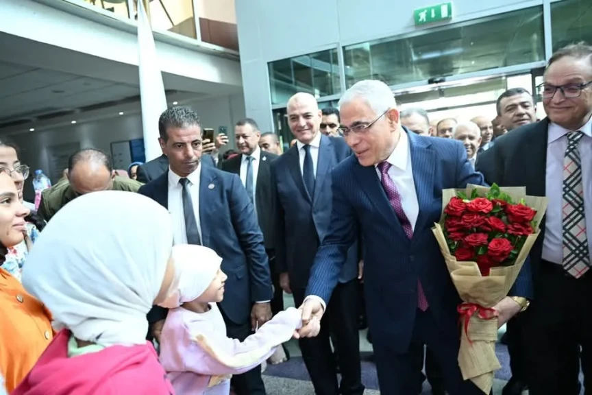 شاهد بالصور .. النائب العام يزور مستشفى سرطان الأطفال 57357