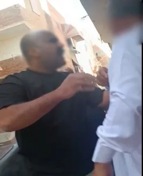 خلال ساعات أجهزة وزارة الداخلية تنجح في ضبط تاجر ملابس وشقيقه لقيامهما بالتعدى على مسن بالسويس