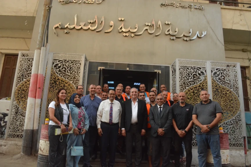 محافظ الغربية يُشارك معلمي الغربية حملة تزيين الأسوار.. ويوجّه بتعميم المبادرة في جميع الإدارات التعليمية