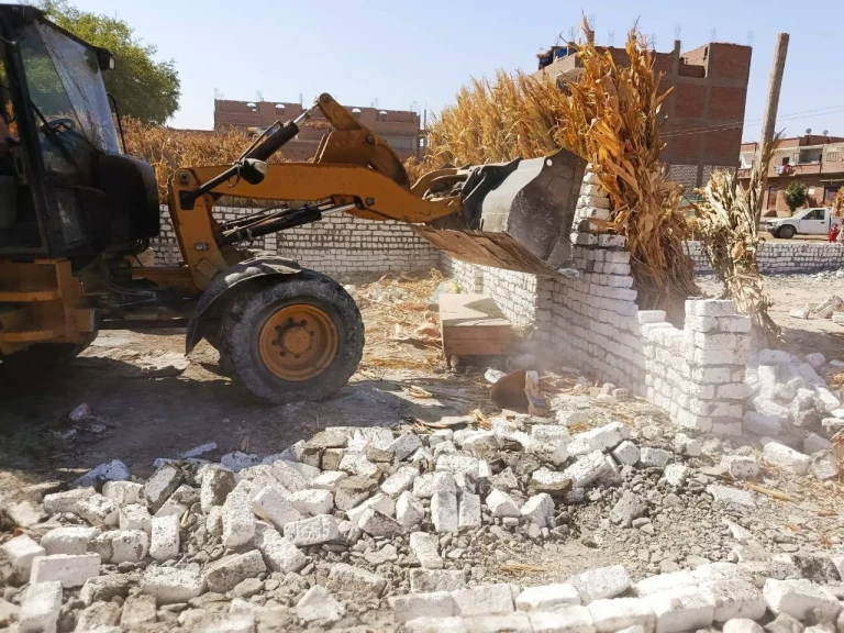 جانب من حملة إزالة التعديات على أراضي أملاك الدولة بأسيوط