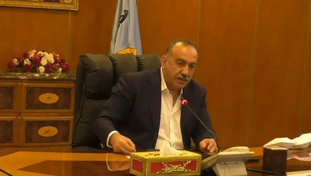محافظ أسيوط يلتقي أهالي قرية صليبة العدر ويوجه بسرعة تلبية مطالبهم وتقديم الدعم الكامل