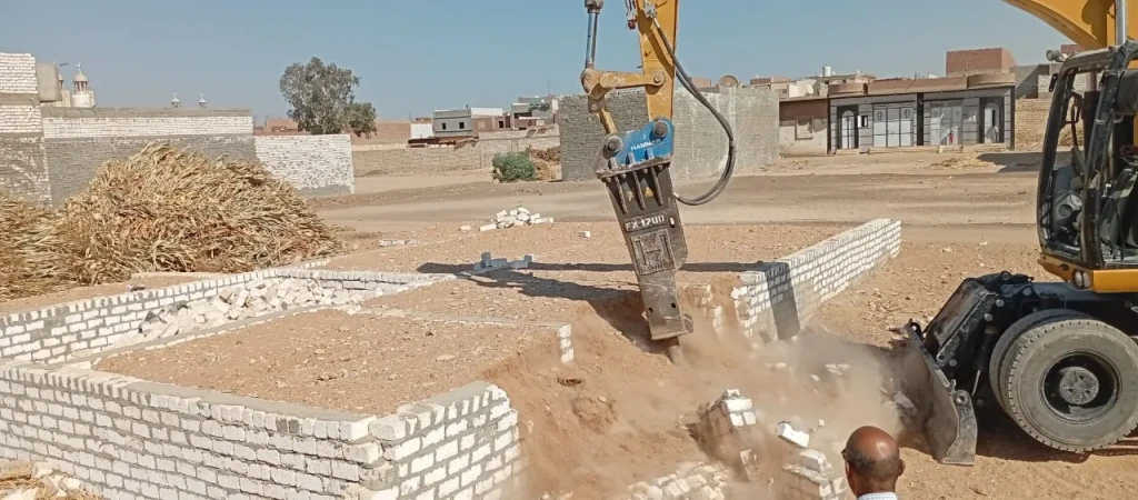محافظ أسيوط : استرداد 1187 مترًا مربعًا وإزالة 41 حالة تعدي في 8 مراكز ضمن المرحلة الثالثة من الموجة ال27ـ