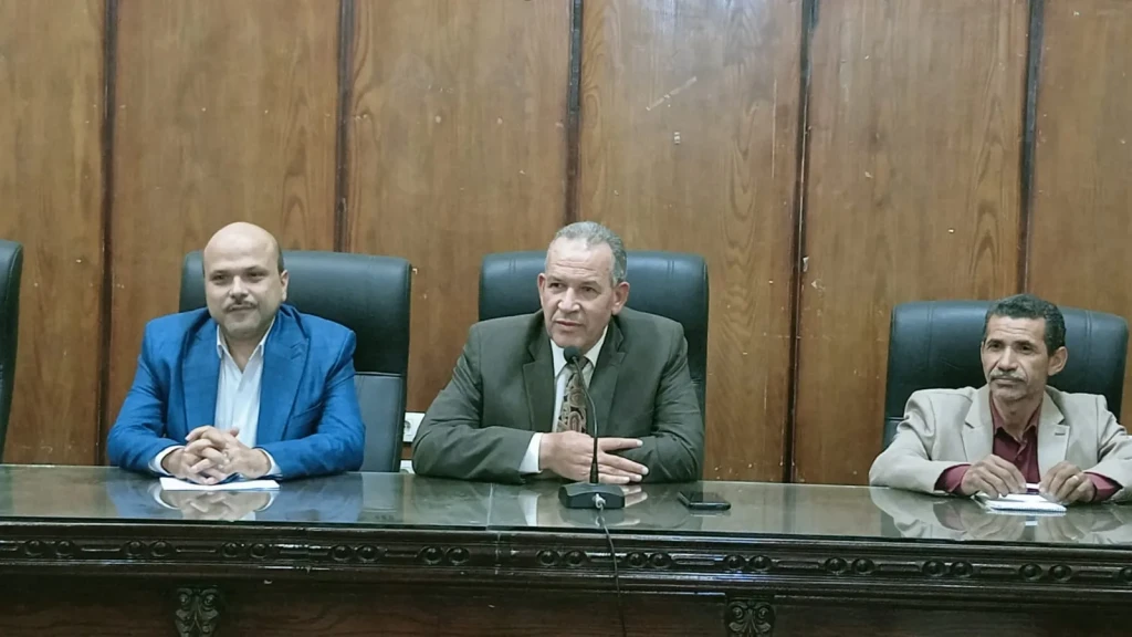 مدير تعليم أسيوط يلتقى موجهى الأنشطة ويؤكد : الأنشطة مكملة للعملية التعليمية