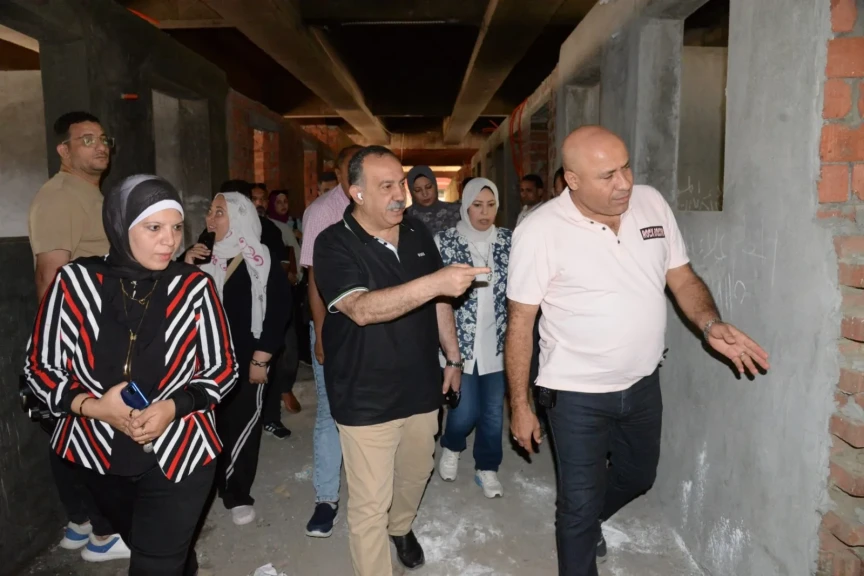 محافظ أسيوط يتفقد إنشاء أول معرض دائم لمنتجات المحافظة أسفل كوبري فيصل ويؤكد : دعم الأسر المنتجة أولوية