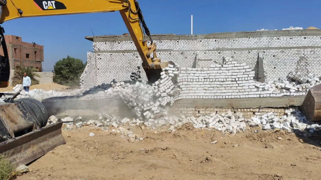 محافظ أسيوط : استرداد 200 فدان و3979 متر مربع خلال إزالة 27 حالة تعدي ضمن المرحلة الثالثة من الموجة الـ27 للحفاظ على أراضي الدولة