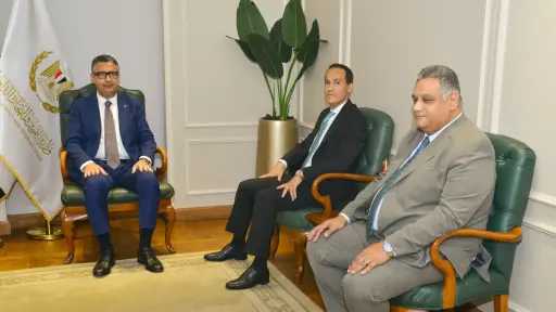 بالصور  .. وزير التموين...