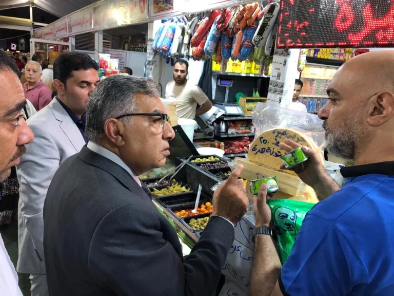 محافظ الدقهلية يتفقد المعرض الدائم للسلع الغذائية بشارع قناة السويس بالمنصورة:
