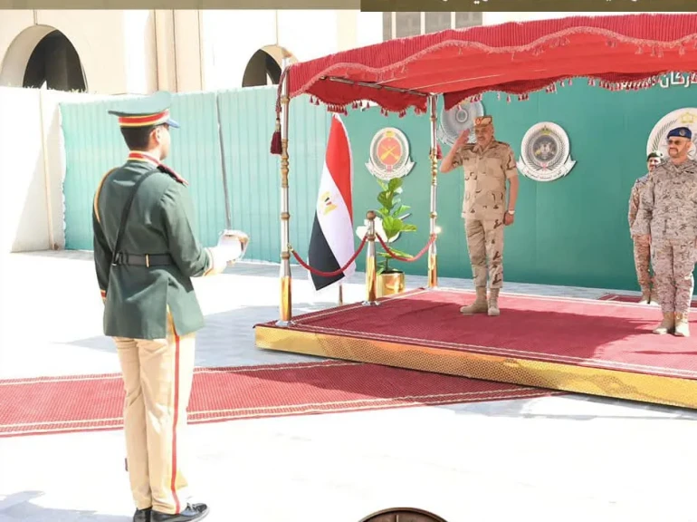 الفريق أحمد خليفة رئيس أركان حرب القوات المسلحة يعود إلى أرض الوطن بعد إنتهاء زيارته الرسمية للمملكة العربية السعودية