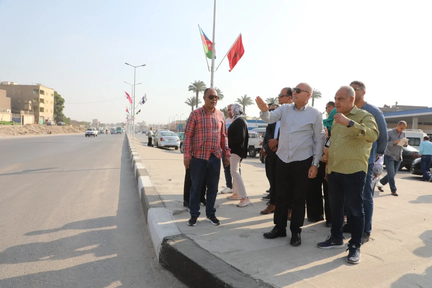 بالصور .. محافظ القاهرة يتفقد أعمال التطوير والتجميل ورفع الكفاءة للطرق والمحاور المؤدية للمتحف المصري الكبير