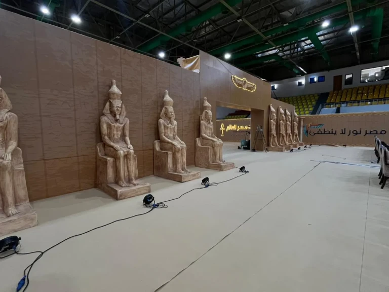 شاهد بالفيديو .. إجراءات أمنية مشددة لتأمين الوفود المشاركة في إفتتاح المتحف المصري الكبير
