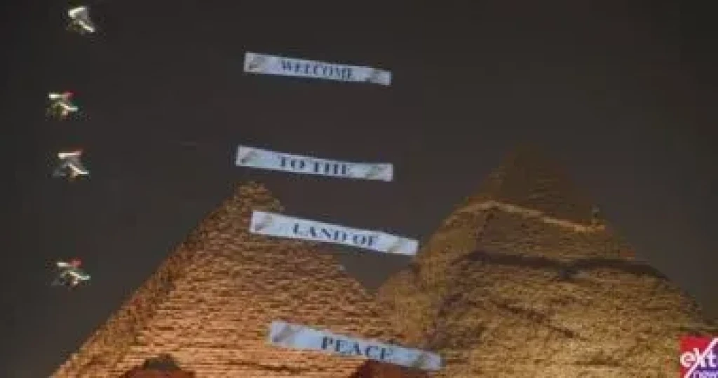 اثناء الافتتاح