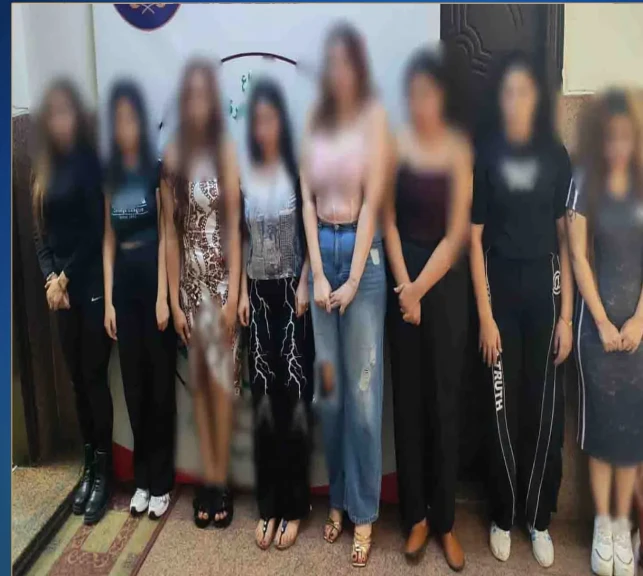 بالصور.. سقوط شبكة من 8 سيدات بتهمة ممارسة الأعمال المنافية للآداب عبر تطبيقات الهواتف المحمولة