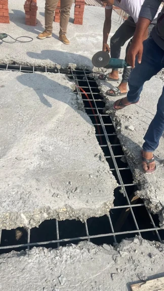 محافظ الدقهلية : إزالة في المهد لسقف الدور السادس العلوي بطلخا وإزالة أعمدة الدور الأرضي لمنزل بقرية بطرة