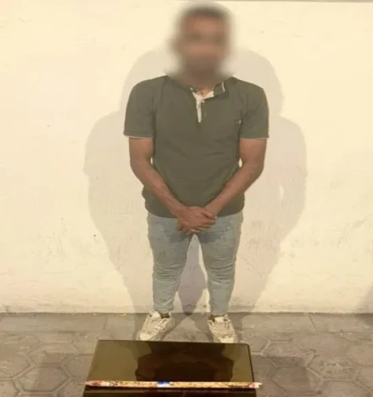 الأمن يلقى القبض على شخص لقيامه بأعمال بلطجة على اخر  ووالده وحطم كاميرات المراقبة امام منزله بالإسكندرية