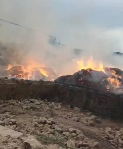 إخماد نيران حريق هائل بشونة كتان بزفتي وقوات الحماية المدنية تدفع ب3 سيارات مطافىء