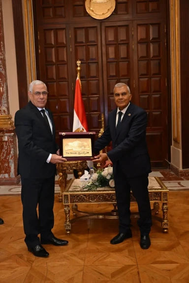 النائب العام يجري زيارة لرئيس مجلس الشيوخ لتهنئته بتولي منصبه الجديد