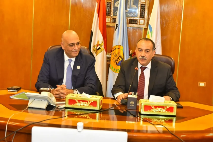 محافظ أسيوط والرئيس التنفيذي لجهاز تنمية المشروعات يسلمان تمويلات بـ13.5 مليون جنيه لدعم الجمعيات ورواد الأعمال بالمحافظة