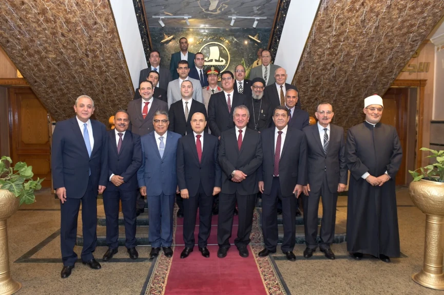 محافظ الدقهلية يشارك محافظ كفر الشيخ وشعبها الاحتفال بعيدهم القومي ال 69 بقاعة المؤتمرات الكبرى بجامعة كفر الشيخ بحضور مفتي الجمهورية وعدد من المحافظين .