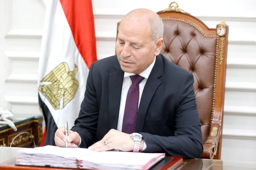 محافظ القاهرة يشدد على إجراءات إعادة الانضباط وتنظيم الميادين بالعاصمة