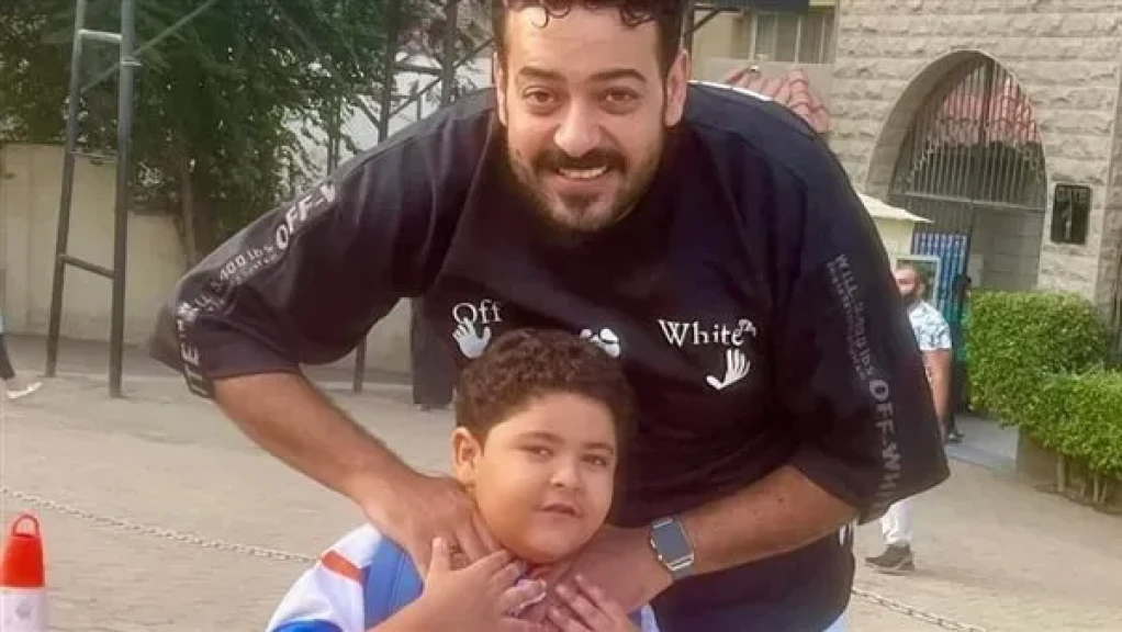 والدة إسماعيل الليثى  كان بيكلمنى قبل الحادثة بساعة وقاللى يا امى نمت شوية فى العربية وحلمت بضاضا بياخدنى بالحضن