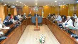 محافظ أسيوط يجتمع بمسئولي الجمعيات...