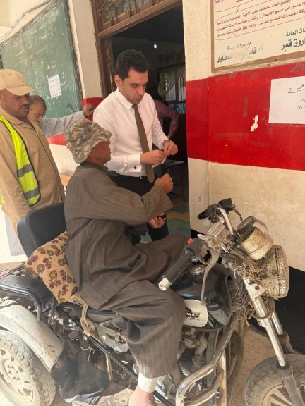 القاضي ومساعدته المسنين