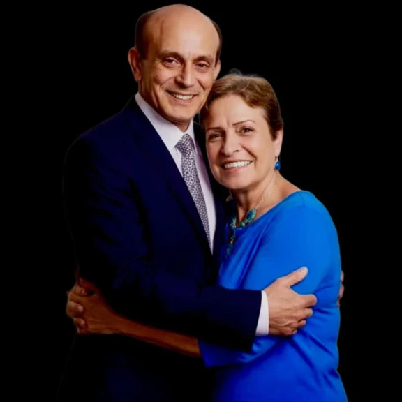 ننشر رسالة من الفنان الكبير محمد صبحى إلى زوجته الراحلة منذ قليل