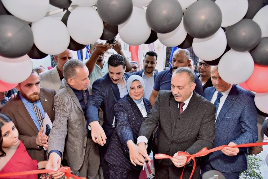 محافظ اسيوط اثناء الافتتاح