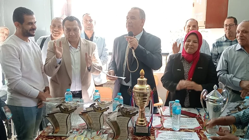 مدير تعليم أسيوط يكرم الفائزين بمسابقة أوائل الطلبة للصف الأول الثانوى بمدارس القوصية