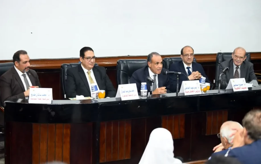 وزير الخارجية يلتقي طلاب كلية الاقتصاد والعلوم السياسية بجامعة القاهرة