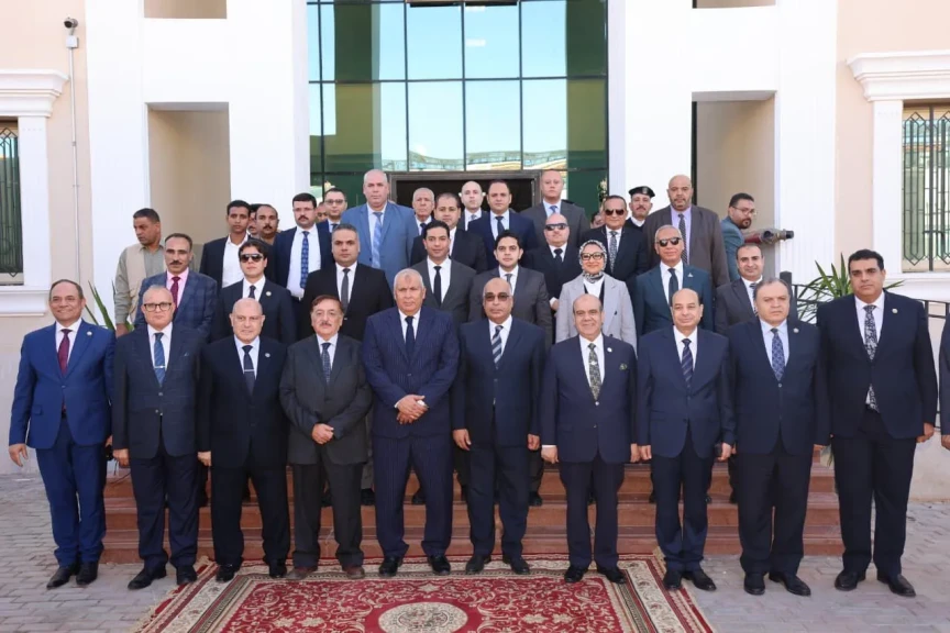 وزير العدل يفتتح مجمع محاكم الوادي الجديد ومقر هيئتي قضايا الدولة  و النيابة الإدارية بمجمع المصالح الحكومية