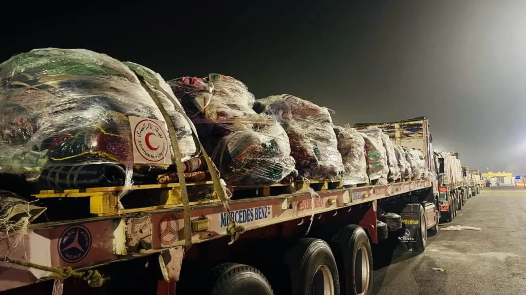 الهلال الأحمر المصري يرسل مستلزمات شتوية إلى قطاع غزة