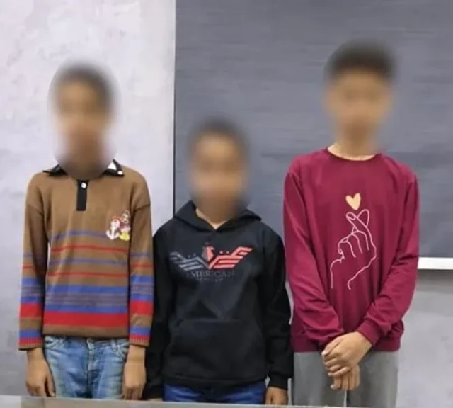 الأمن يكشف ملابسات مقطع فيديو تضمن قيام ثلاثة طلاب بالتعدى على آخر بالضرب وإصابته حال خروجه من إحدى المدارس بأسيوط