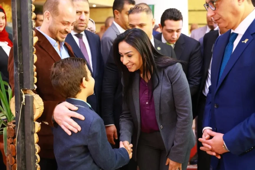 وزيرة التضامن الاجتماعي ومحافظ الفيوم يتفقدان معرض ” كنزي” للحرف اليدوية والتراثية بديوان عام المحافظة