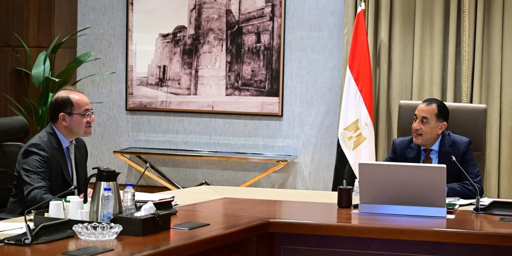 بالصور .. تعرف على تفاصيل لقاء رئيس الوزراء مع وزير المالية