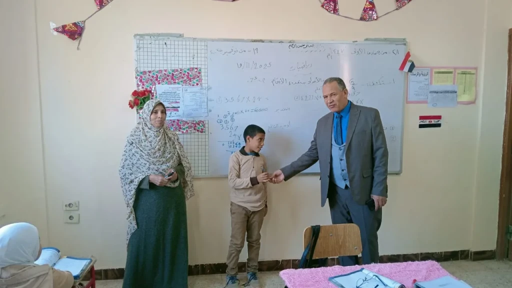 مدير تعليم أسيوط يزور مدارس ابنوب ويشيد بتطبيق برامج علاج الطلاب الضعاف وتفعيل غرف المصادر لطلاب الدمج