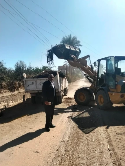 محافظ أسيوط: استمرار رفع نواتج تطهير الترع والمصارف بقرى مركز البداري