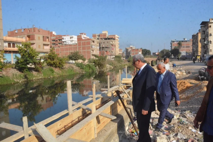 محافظ الغربية في جولة مفاجئة بسمنود..يتفقد مشروعات البنية التحتية بعزبة الناموس وكورنيش ترعة الساحل بمدينة سمنود ويوجه بتطوير حديقة المدينة