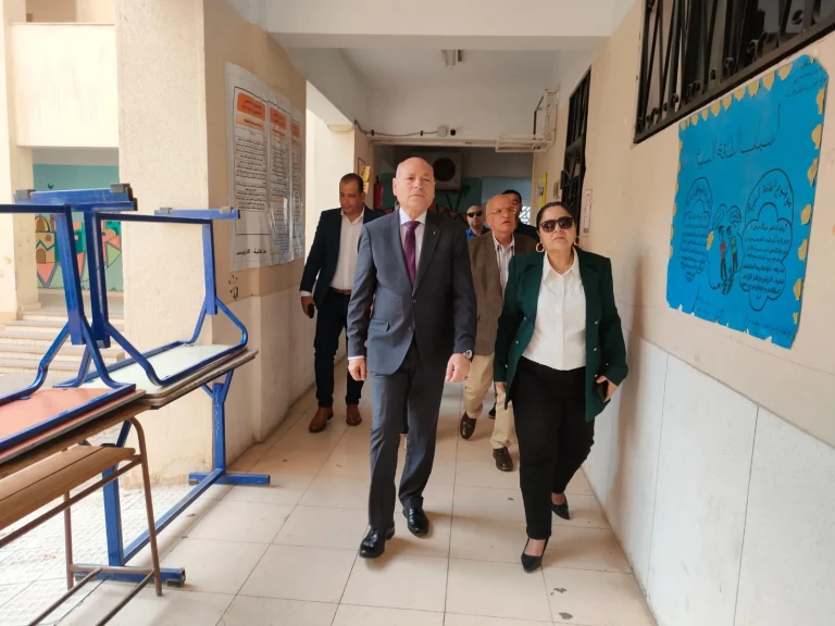 محافظ القاهرة يتفقد عددًا من اللجان المعدة لإستقبال الناخبين المشاركين بالتصويت فى انتخابات مجلس النواب المقرر عقدها يومي ٢٤ ، و٢٥ نوفمبر الجاري
