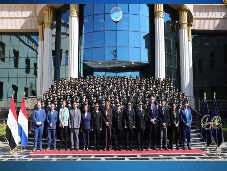 أكاديمية الشرطة بالتنسيق والتعاون مع الجانب الهولندى تنظم دورة تدريبية بمجال آليات فحص وثائق السفر بمشاركة 148 طالبة بكلية الشرطة