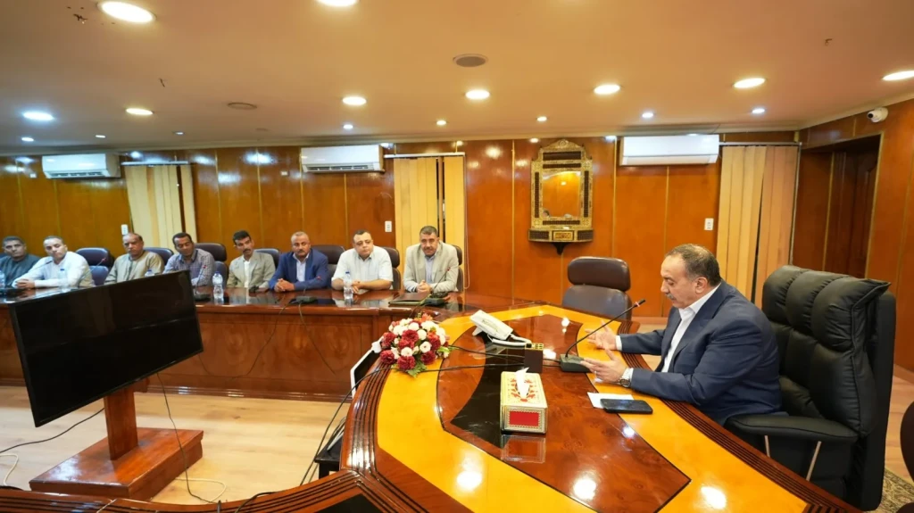 خلال لقائه بمصدري ومزارعي الرمان .. محافظ أسيوط يوجه بتشكيل كيان مؤسسي لتعظيم الاستفادة والحفاظ على ريادة المحافظة في زراعة الرمان