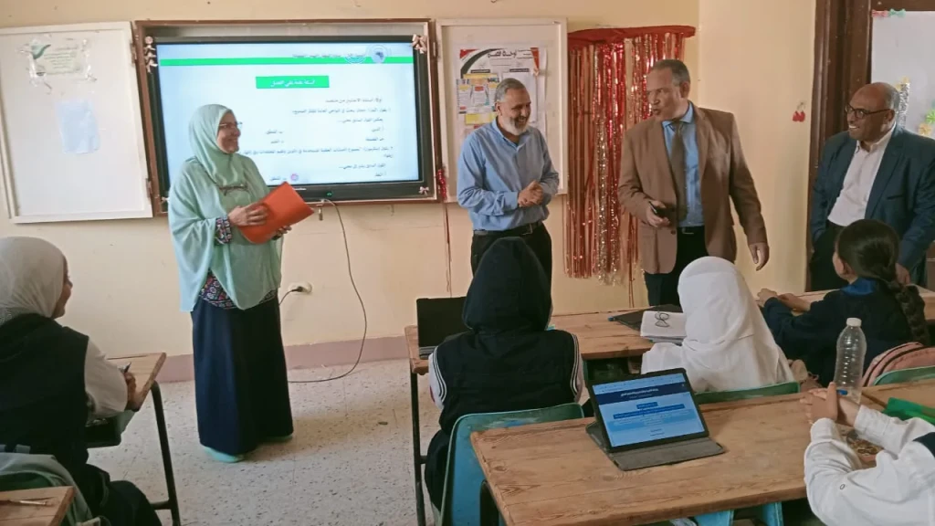 جولة مفاجئة لمدير تعليم أسيوط تستهدف 4  مدارس بادارتى صدفا وابوتيج لمتابعة الانضباط المدرسى وتطبيق البرامج العلاجية للطلاب